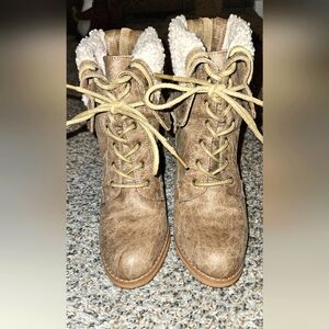 Foldover High Heel Tan and Fleece Boots 6.5